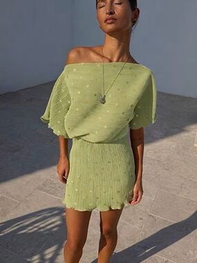 Never Fully Dressed Tilly Gold Flick Plisse Dress L